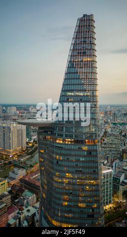 15 juin 2022 : Tour financière Bitexco de 267 mètres de haut, située dans le centre du district 1, Ho Chi Minh ville, Vietnam Banque D'Images
