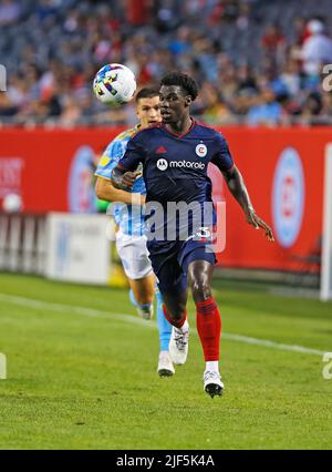 Chicago, États-Unis, 29 juin 2022. Carlos Terán (23) du MLS Chicago Fire FC suit le ballon pendant un match contre l'Union de Philadelphie au Soldier Field à Chicago, il, États-Unis. Credit: Tony Gadomski / toutes les images de sport / Alamy Live News Banque D'Images