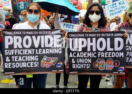 Manille, RCN, Philippines. 30th juin 2022. L'inauguration présidentielle de Ferdinand 'Bong Bong'marcos Jr. A eu lieu aujourd'hui le 30 juin 2022, mais pas sans opposition. Les manifestants contre l'arrivée de l'administration Marco-Duterte se réunissent sur la Plaza Miranda non seulement ils s'opposent à l'arrivée de l'administration, mais ils ont tenu l'administration Duterte d'autres questions et ont rompu des promesses. Le numéro actuel de la hausse des prix, des salaires du travail, de l'éducation, du marquage rouge et de la liberté de la presse. (Image de crédit : © George BUID/ZUMA Press Wire) Banque D'Images