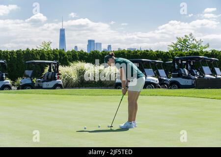 Jersey City, États-Unis. 29th juin 2022. Ashley Barty participe à l'événement inaugural de la série Icons et à la conférence de presse au club de golf national Liberty de Jersey City, New Jersey, sur 29 juin 2022. (Photo de Lev Radin/Sipa USA) crédit: SIPA USA/Alay Live News Banque D'Images