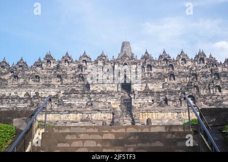 Borobudur est le plus grand temple bouddhiste du monde, reconnu comme patrimoine culturel mondial par l'UNESCO Banque D'Images