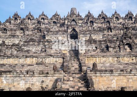 Borobudur est le plus grand temple bouddhiste du monde, reconnu comme patrimoine culturel mondial par l'UNESCO Banque D'Images