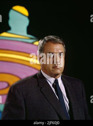 RAYMOND BURR dans IRONSIDE (1967), dirigé par DON WIFS, ABNER BIBERMAN, RUSS MAYBERRY et ANTON LEADER. Crédit : Universal Pictures Television / Album Banque D'Images