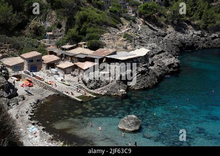 Deia, Espagne. 29th juin 2022. Vue générale sur la plage rocheuse de Cala Deia à Majorque. Credit: Clara Margais/dpa/Alay Live News Banque D'Images