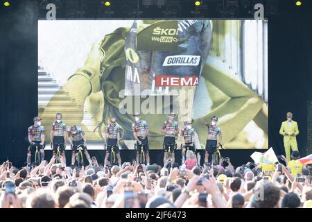 Copenhague, Danemark. 28/06/2022, Tour de France 2022, Copenhague, Danemark. Team Jumbo Visma est sur scène lors des présentations de l'équipe. Riders; Primož ROGLIČ,Tiesj BENOOT,Steven KRUIJSWIJK,Sepp KUSS,Christophe LAPORTE,WoutVAN AERT,Nathan VAN HOOYDONCK, Jonas VIGEGAARD crédit: Peter Goding/Alay Live News Banque D'Images