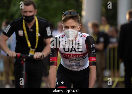 Copenhague, Danemark. 28/06/2022, Tour de France 2022, Copenhague, Danemark. Les Émirats Arabes Unis de l'équipe sont sur scène lors des présentations de l'équipe. Le gagnant de l'année dernière Tadej POGAČAR quitte l'arène crédit: Peter Goding/Alamy Live News Banque D'Images