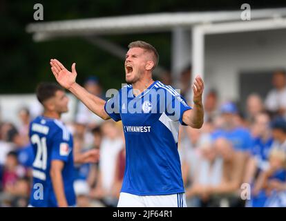 Marl, Allemagne. 29 juin 2022, Simon TERODDE (GE) Gesture, Gesture, émotive football test match VfB Huels - FC Schalke 04 (GE), on 29 juin 2022 à Marl/ Allemagne. #DFL les règlements interdisent toute utilisation de photographies comme séquences d'images et/ou quasi-vidéo # Â Banque D'Images