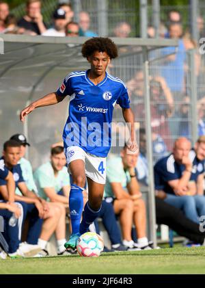 Marl, Allemagne. 29/06/2022, Sidi SANE (GE) action, match d'essai de football VfB Huels - FC Schalke 04 (GE) 0:14, on 29 juin 2022 à Marl/ Allemagne. #DFL les règlements interdisent toute utilisation de photographies comme séquences d'images et/ou quasi-vidéo # Â Banque D'Images