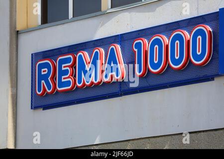 HAUGESUND, NORVÈGE - 22 JUILLET 2020 : supermarché Rema 1000 à Haugesund, Norvège. Rema 1000 fait partie de Reitan Group, commerce de détail et immobilier avec 3 852 St Banque D'Images