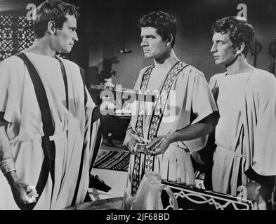 CHARLTON HESTON STEPHEN BOYD et TERENCE LONGDON in BEN-HUR 1959 réalisateur WILLIAM WYLER roman général Lew Wallace scénario Karl Tunberg musique Miklos Rozsa costume design Elizabeth Haffenden producteur Sam Zimbalist Metro Goldwyn Mayer Banque D'Images