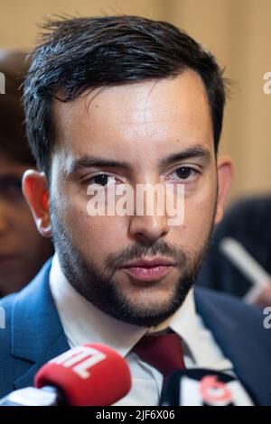 Paris, France, 30 juin 2022. Le député RN Jean-Philippe Tanguy s'adresse aux journalistes dans la salle des quatre colonnes de l'Assemblée nationale à Paris, France, 30 juin 2022. Photo de Raphael Lafargue/ABACAPRESS.COM Banque D'Images