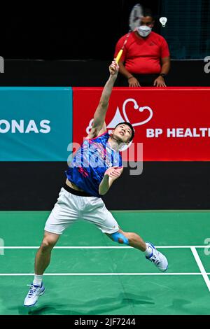 Kuala Lumpur, Malaisie. 30th juin 2022. Wang Tzu Wei du Taïpei chinois participe à la partie masculine de 16 contre lu Guangzu de Chine à l'Open 2022 de Malaisie à Kuala Lumpur, Malaisie, 30 juin 2022. Credit: Zhu Wei/Xinhua/Alay Live News Banque D'Images