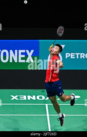 Kuala Lumpur, Malaisie. 30th juin 2022. Le lu Guangzu de Chine est en compétition lors de la manche masculin de 16 contre le Wang Tzu Wei de Taipei chinois à l'Open 2022 de Malaisie à Kuala Lumpur, Malaisie, 30 juin 2022. Credit: Zhu Wei/Xinhua/Alay Live News Banque D'Images