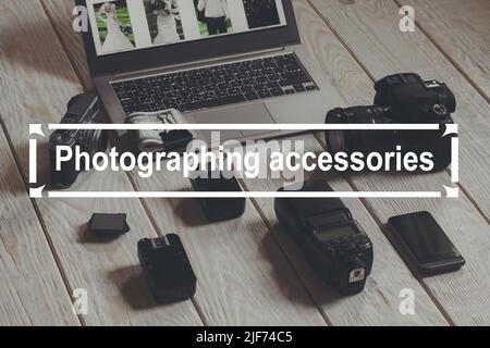 Photographier des accessoires et un ordinateur portable sur du bois Banque D'Images