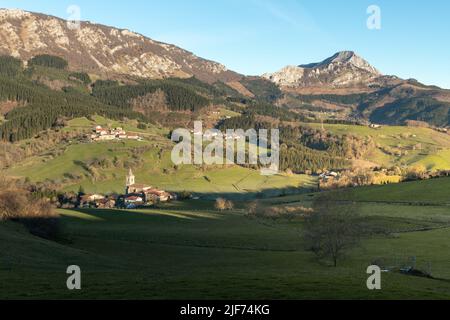 Quartier d'Uribarri dans la vallée d'Aramaio, pays basque en Espagne Banque D'Images