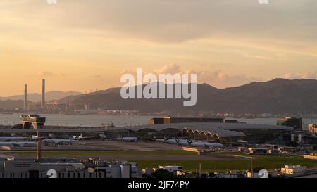 Terminal 1 et Skybridge, aéroport international de Hong Kong (mai 2022) Banque D'Images