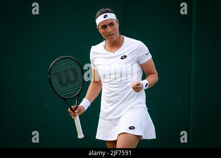 On Jabeur de Tunisie en action contre Katarzyna Kawa de Pologne lors du deuxième tour des Championnats de Wimbledon 2022, tournoi de tennis Grand Chelem sur 29 juin 2022 à tout l'Angleterre Club de tennis Lawn à Wimbledon près de Londres, Angleterre - photo: Rob Prange/DPPI/LiveMedia Banque D'Images