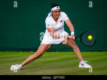 On Jabeur de Tunisie en action contre Katarzyna Kawa de Pologne lors du deuxième tour des Championnats de Wimbledon 2022, tournoi de tennis Grand Chelem sur 29 juin 2022 à tout l'Angleterre Club de tennis Lawn à Wimbledon près de Londres, Angleterre - photo: Rob Prange/DPPI/LiveMedia Banque D'Images