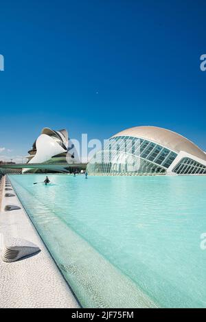 ciudad de las artes y las ciencias à Valence Architecture futuriste espagnole; Cité des Arts et des Sciences par Santiago Calatrava à Valence, Espagne Banque D'Images