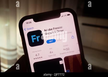 KONSKIE, POLOGNE - 29 juin 2022: Adobe Fresco application d'esquisse et de dessin sur l'App Store affichée sur l'écran du téléphone mobile Banque D'Images