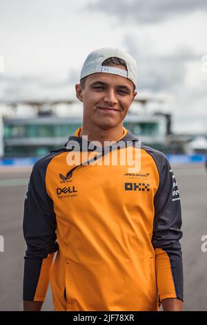 Silverstone, Royaume-Uni. 30th juin 2022. Lando Norris (GBR) McLaren fait le tour du circuit. 30.06.2022. Championnat du monde de Formule 1, Rd 10, Grand Prix de Grande-Bretagne, Silverstone, Angleterre, Journée de préparation. Le crédit photo devrait se lire: XPB/Alamy Live News. Banque D'Images
