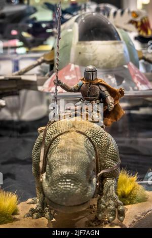 Sandtrooper et Dewback exposés lors de l'exposition Star Wars Day 2022 à Suntec City, Singapour. Banque D'Images