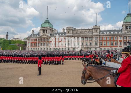 Horse Guards Parade, Londres, Royaume-Uni. 2 juin 2022. Trooping The Color, la parade d’anniversaire de la Reine, qui a eu lieu en année du Jubilé de platine. Banque D'Images