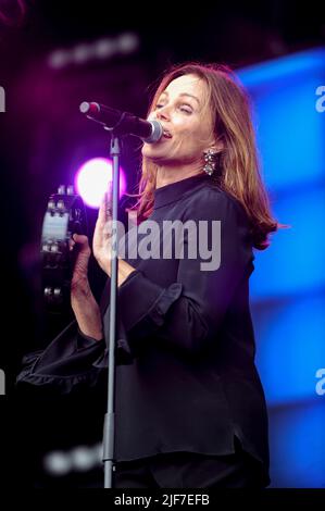 Belinda Carlise réalise ses hits en direct au festival lets Rock Leeds 80s à Leeds. Banque D'Images