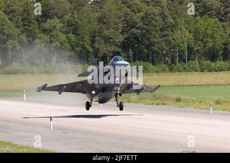 Saab JAS 39 Gripen fonctionnant à partir d'une piste dispersée Banque D'Images