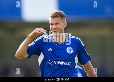 Simon TERODDE (GE) Gesture, Gesture, football test match VfB Huels - FC Schalke 04 (GE) 0:14, on 29 juin 2022 à Marl/ Allemagne. #DFL les règlements interdisent toute utilisation de photographies comme séquences d'images et/ou quasi-vidéo # Â Banque D'Images