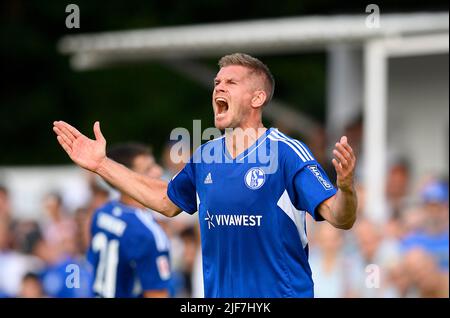 Simon TERODDE (GE) Gesture, Gesture, football test match VfB Huels - FC Schalke 04 (GE) 0:14, on 29 juin 2022 à Marl/ Allemagne. #DFL les règlements interdisent toute utilisation de photographies comme séquences d'images et/ou quasi-vidéo # Â Banque D'Images