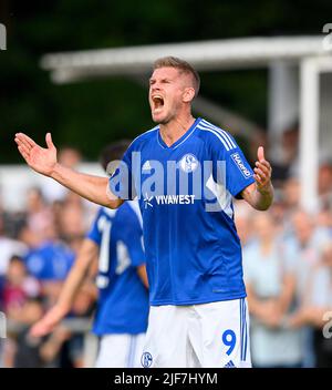 Simon TERODDE (GE) Gesture, Gesture, football test match VfB Huels - FC Schalke 04 (GE) 0:14, on 29 juin 2022 à Marl/ Allemagne. #DFL les règlements interdisent toute utilisation de photographies comme séquences d'images et/ou quasi-vidéo # Â Banque D'Images