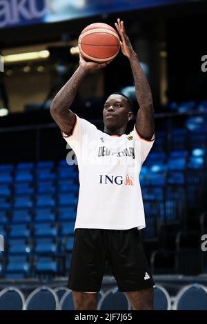 Tallinn, Estonie. 30th juin 2022. Basketball : qualification à la coupe du monde, Estonie - Allemagne, Europe, ronde 1st, Groupe D, Rencontre 5. Dennis Schröder, d'Allemagne, lance un ballon lors de l'échauffement avant le match. Crédit : Hendrik Osula/dpa/Alay Live News Banque D'Images