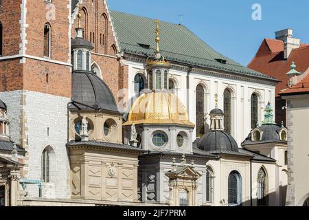 Europe, Cracovie, Pologne, Chapelle de Sigismund Cathédrale du château de Wawel Kaplica Zygmuntowska point de repère Renaissance concept d'architecture, vue latérale du bâtiment, Banque D'Images