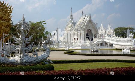 Wat Rong Khun est un temple très particulier à la fois bouddhiste et hindou, connu comme le temple blanc Banque D'Images