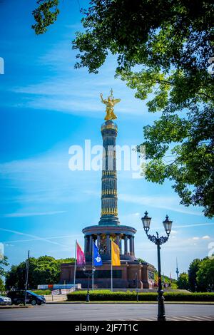 Berlin, Allemagne, juin 2022 : vue sur Siegessäule ou Berlin Victory Column à Tiergarten, Berlin. Banque D'Images