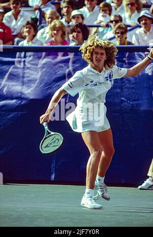 Steffi Graf (GER) en compétition à l'US Open tennis 1986. Banque D'Images