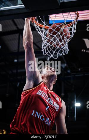 Tallinn, Estonie. 30th juin 2022. Basketball : qualification à la coupe du monde, Estonie - Allemagne, Europe, ronde 1st, Groupe D, Rencontre 5. Johannes Voigtmann d'Allemagne en action. Crédit : Hendrik Osula/dpa/Alay Live News Banque D'Images