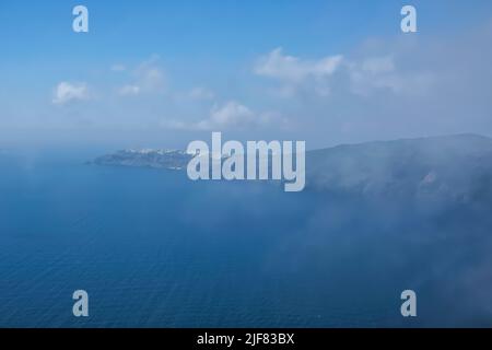 Vue panoramique sur Oia Santorini et la mer Égée Banque D'Images