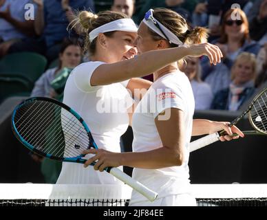 Londres, Royaume-Uni. 30th juin 2022. Belge Kirsten Flickens photographié après un deuxième match dans le tournoi féminin de singles entre Belge Flipkens (WTA190) et Roumain Halep (WTA18) lors du tournoi de tennis Grand Chelem de Wimbledon 2022 au All England tennis Club, dans le sud-ouest de Londres, en Grande-Bretagne, le jeudi 30 juin 2022. BELGA PHOTO BENOIT DOPPAGNE crédit: Belga News Agency/Alay Live News Banque D'Images