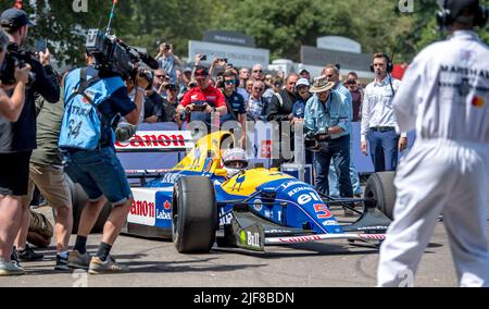 Goodwood, Royaume-Uni. 26th juin 2022. 1992 Williams-Renault FW14B conduit par Nigel Mansell quittant la zone de montage au Goodwood Festival of Speed du circuit de Goodwood, Goodwood, Royaume-Uni, le 26 juin 2022. Photo de Phil Hutchinson. Utilisation éditoriale uniquement, licence requise pour une utilisation commerciale. Aucune utilisation dans les Paris, les jeux ou les publications d'un seul club/ligue/joueur. Crédit : UK Sports pics Ltd/Alay Live News Banque D'Images