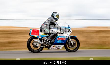 Goodwood, Royaume-Uni. 26th juin 2022. 1984 Suzuki XR41 Goodwood Festival of Speed au circuit de Goodwood, Goodwood, Royaume-Uni, le 26 juin 2022. Photo de Phil Hutchinson. Utilisation éditoriale uniquement, licence requise pour une utilisation commerciale. Aucune utilisation dans les Paris, les jeux ou les publications d'un seul club/ligue/joueur. Crédit : UK Sports pics Ltd/Alay Live News Banque D'Images