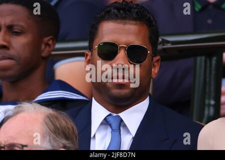 30th juin 2022, All England Lawn tennis and Croquet Club, Londres, Angleterre; tournoi de tennis de Wimbledon; Quarterback de Denver Broncos Russell Wilson est présent dans la boîte royale Banque D'Images