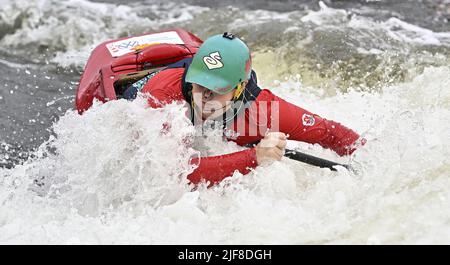 Nottingham, Royaume-Uni. 30th juin 2022. Les Championnats du monde de canoë freestyle ICF 2022. National Water Sports Center, Holme Pierrepont Country Park.Zachary Zwanenburg (CAN) pendant la finale de canoë ouverte. Credit: Sport en images/Alamy Live News Banque D'Images