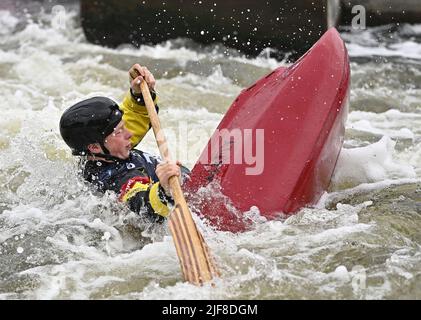 Nottingham, Royaume-Uni. 30th juin 2022. Les Championnats du monde de canoë freestyle ICF 2022. Centre national des sports nautiques, Holme Pierrepont Country Park.Philip Josef (GER) pendant la finale de canoë ouverte. Credit: Sport en images/Alamy Live News Banque D'Images