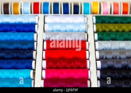 Arrière-plan de bobines de fil coloré Banque D'Images