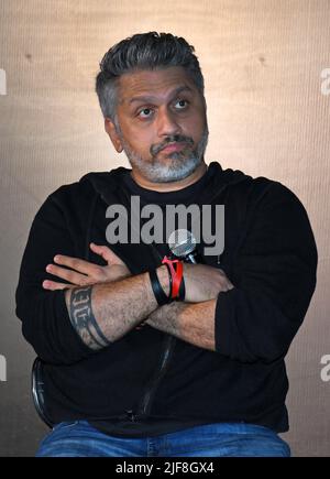 Mumbai, Inde. 30th juin 2022. Mohit Suri, réalisateur de Bollywood, est vu lors du lancement de la bande-annonce de son prochain film « Ek villain Returns » à Mumbai. Le film sera sorti en Inde le 29th juillet 2022. (Photo par Ashish Vaishnav/SOPA Images/Sipa USA) crédit: SIPA USA/Alay Live News Banque D'Images