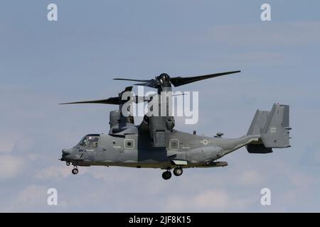 Un Boeing Bell CV-22B Osprey Tilt-rotor de la United States Air Force (USAF) 353rd Special Operations Group, à la base aérienne de Yokota, Tokyo, Japon Banque D'Images