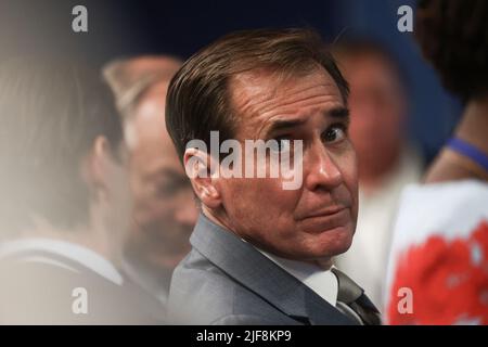 Madrid, Espagne. 30th juin 2022. John Kirby, coordonnateur des communications stratégiques du Conseil national de sécurité des États-Unis, assiste à la conférence de presse du président américain Joe Biden lors du Sommet de l'OTAN au centre des congrès de l'IFEMA à Madrid, en Espagne, sur 30 juin 2022. (Credit image: © Beata Zawrzel/ZUMA Press Wire) Banque D'Images