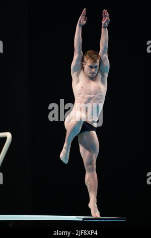 Budapest, Hongrie. 30th juin 2022. Jack Laugher, de Grande-Bretagne, participe à la finale masculine de tremplin 1m des Championnats du monde de la FINA 19th à Budapest, Hongrie, 30 juin 2022. Credit: Zheng Huansong/Xinhua/Alay Live News Banque D'Images